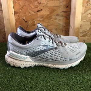 brooks narrow width running shoes